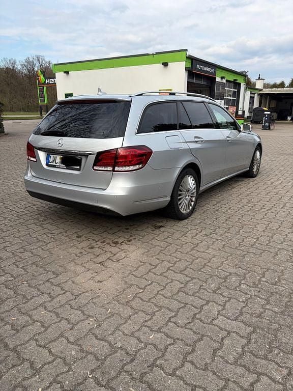 Second-hand Mercedes E220 170 CP (125 kW) 2014 Argintiu Berlinǎ