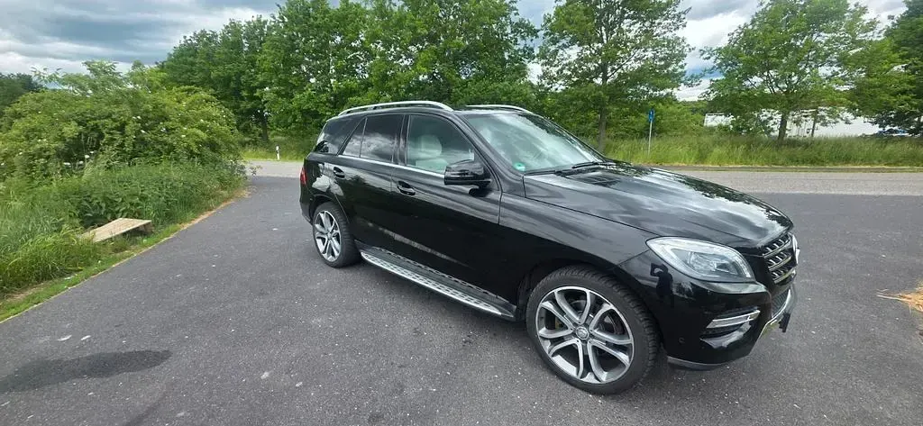 Gebraucht Mercedes ML350 258 PS (189 kW) 2014 Schwarz SUV