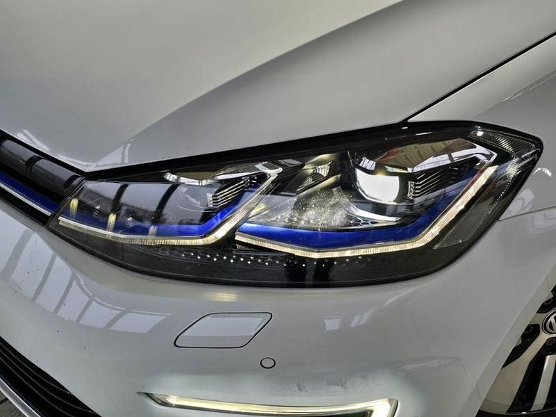 Gebraucht VW Golf 100 kW (136 PS) 2021 Weiß Limousine