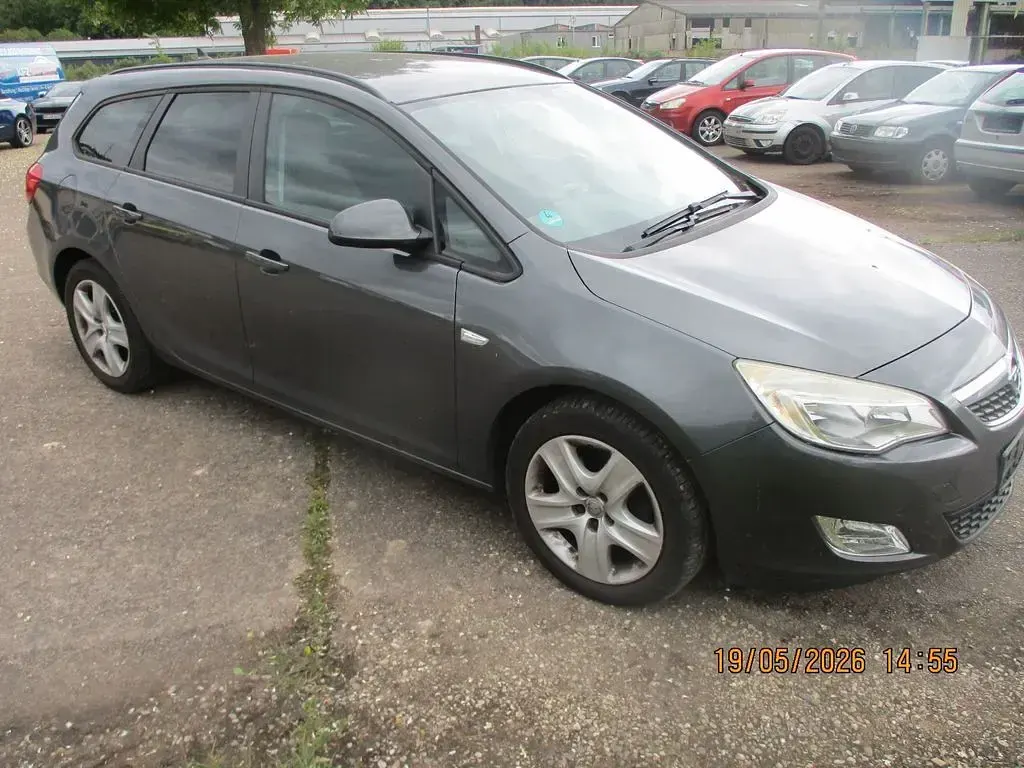 Gebraucht Opel Astra Edition 110 PS (80 kW) 2011 Kombi