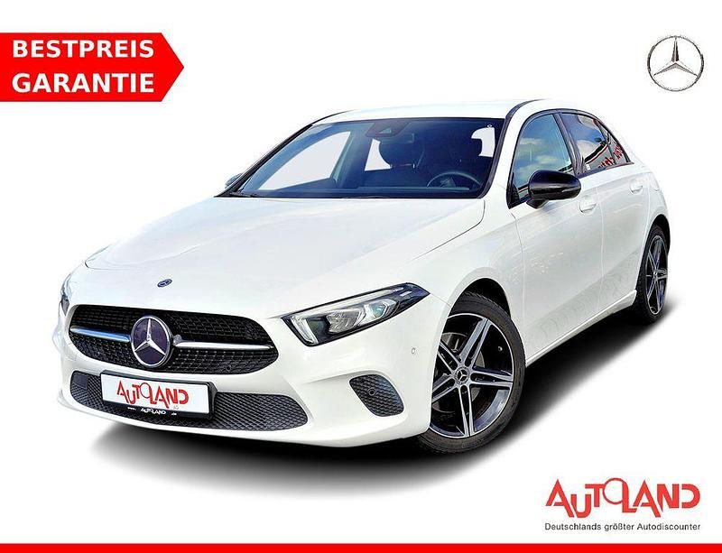 Weiß Gebraucht 2018 Mercedes A220 Night Limousine | 24.990 € (Etwas zu teuer) - Bild 1/4