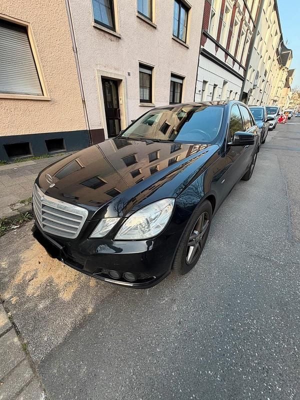Gebraucht Mercedes E200 184 PS (135 kW) 2010 Schwarz Limousine