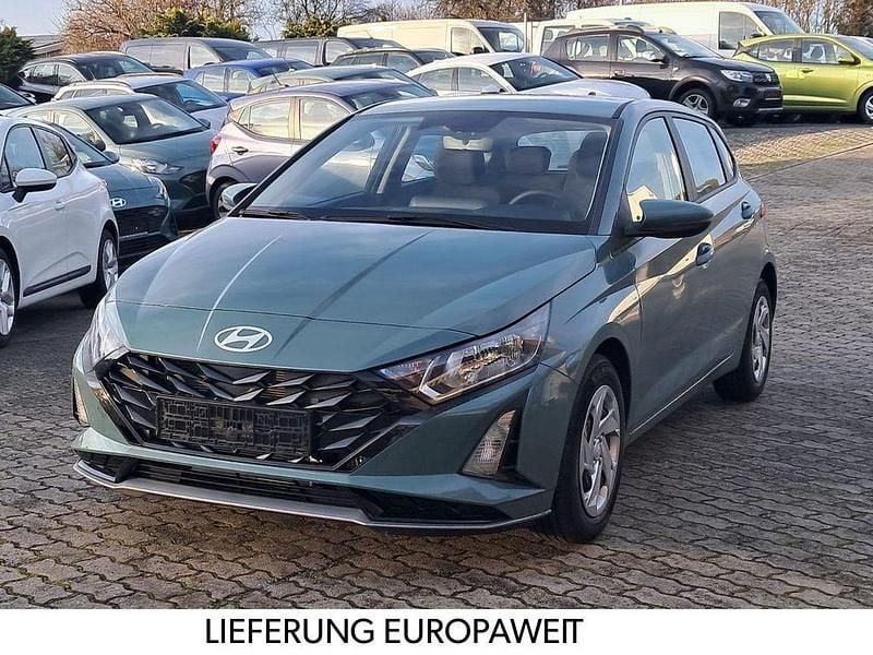Neu Hyundai i20 90 PS (66 kW) 2026 Grün Limousine