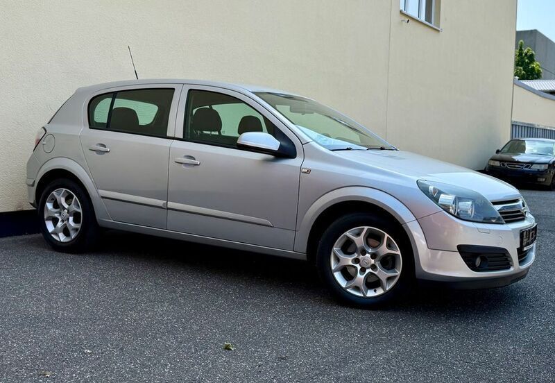 Silber Gebraucht 2006 Opel Astra Edition Limousine | 5.790 € (Teuer) - Bild 1/4