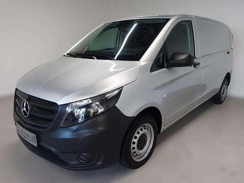 Brillantsilber metallic Gebraucht 2020 Mercedes Vito Van | 17.490 € (Guter Preis) - Bild 1/4