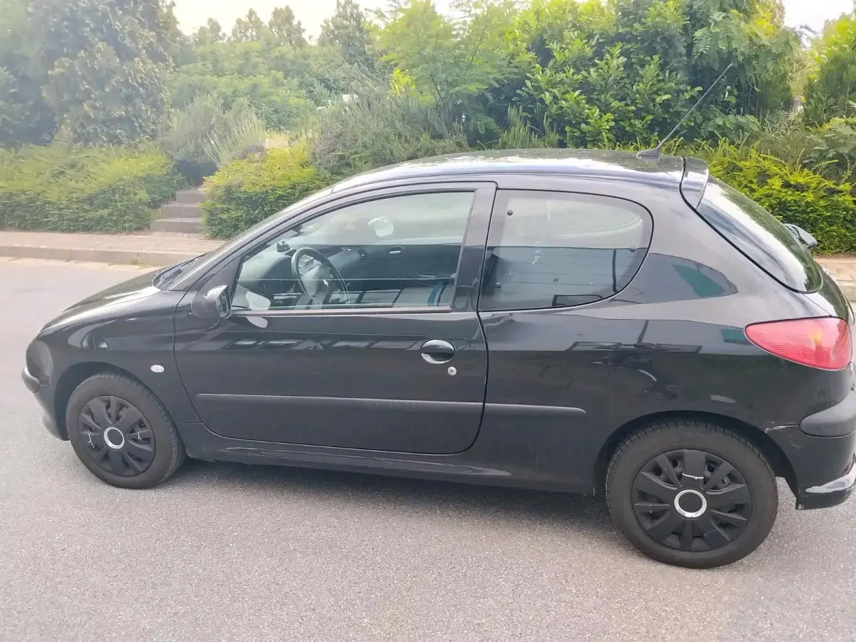 Gebraucht Peugeot 206 75 PS (55 kW) 2004 Schwarz Kleinwagen