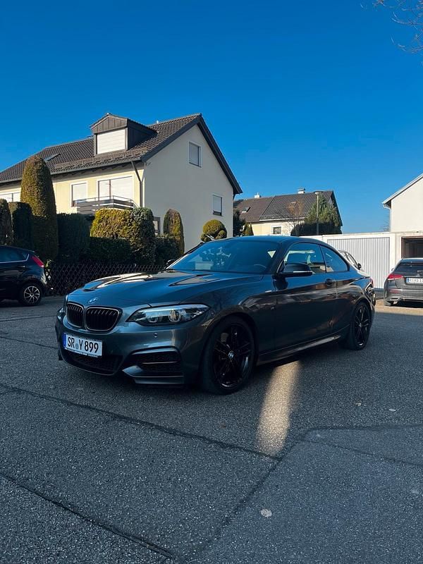 Grau Gebraucht 2019 BMW M240 M Sport Coupé | 27.900 € (Guter Preis) - Bild 1/4