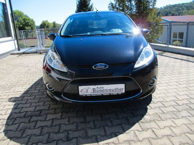 Ford Fiesta 1.0 Celebration KLIMA / SITZHEIZUNG / BLUETOOTH gebraucht  kaufen in Tuttlingen Preis 8980 eur - Int.Nr.: TUT-641 VERKAUFT