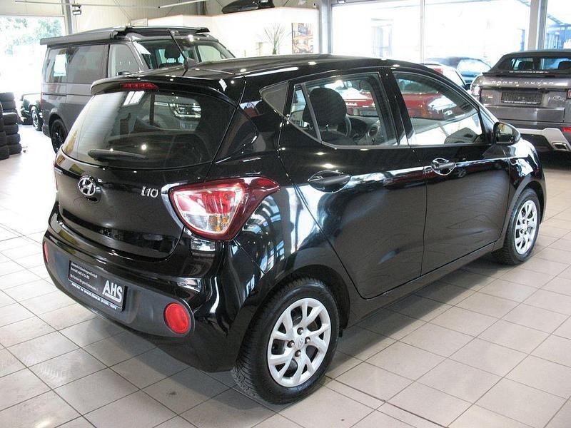 Gebraucht Hyundai i10 Classic 67 PS (49 kW) 2017 Schwarz Kleinwagen