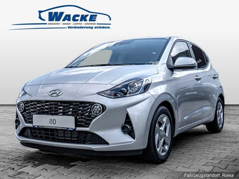 Gebraucht Hyundai i10 Edition 30 67 PS (49 kW) 2022 Farbe: silber Kleinwagen