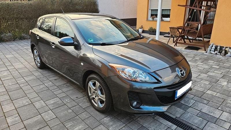 Grau Gebraucht 2012 Mazda 3 Center-Line Limousine | 6.999 € (Fairer Preis) - Bild 1/4