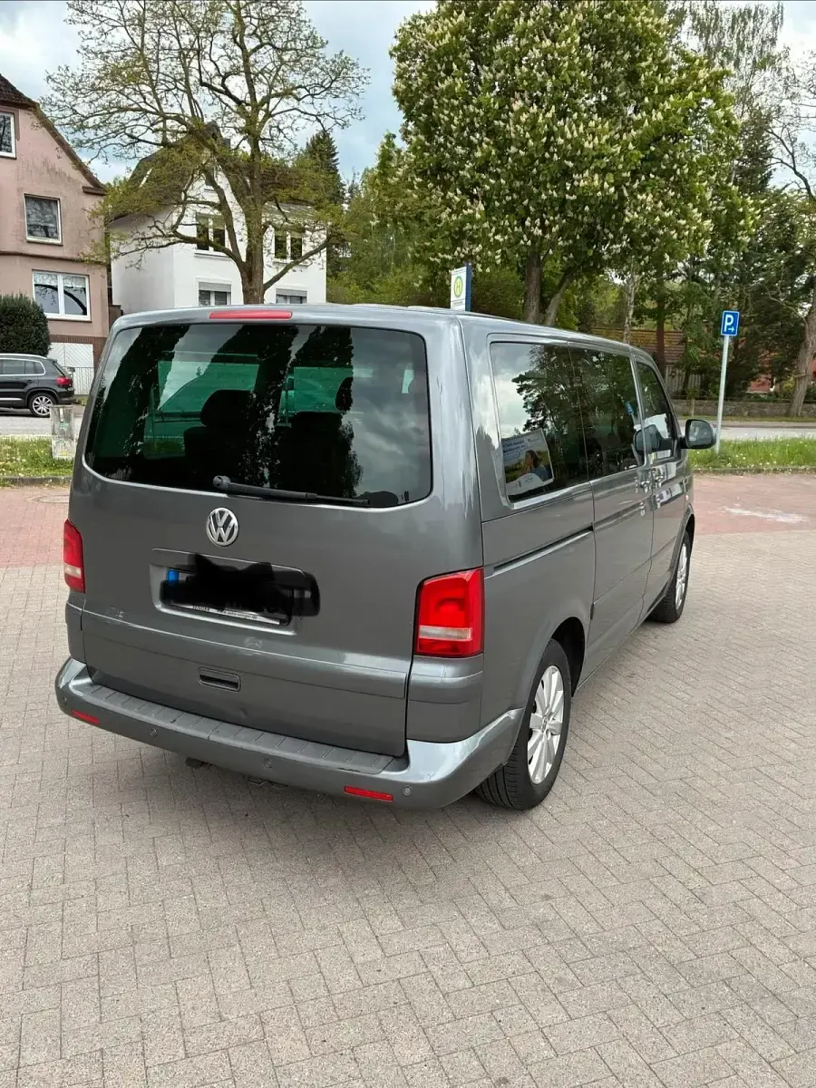 Używany VW Multivan 179 KM (131 kW) 2011 Szary Minivan