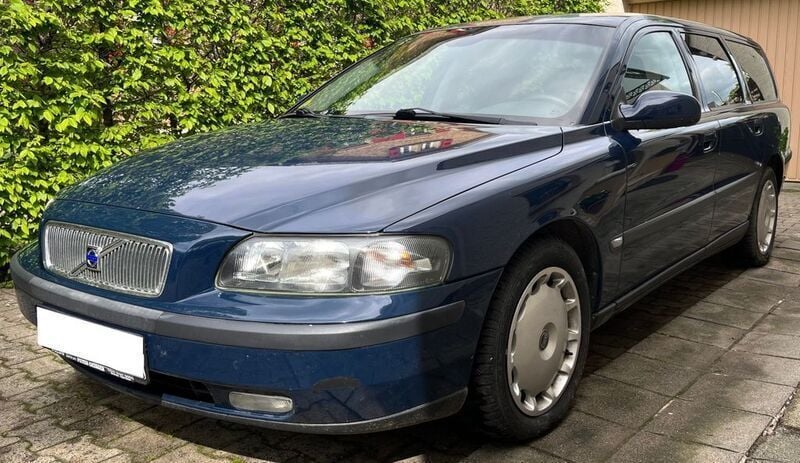 Blau Gebraucht 2002 Volvo V70 Momentum Kombi | 2.200 € (Superpreis) - Bild 1/4