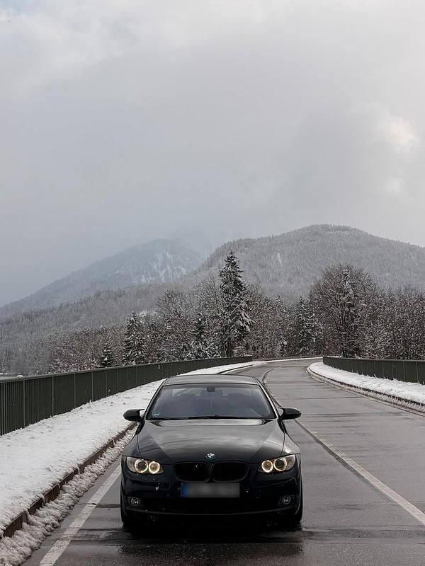 Gebraucht BMW 320 177 PS (130 kW) 2009 Schwarz Coupé