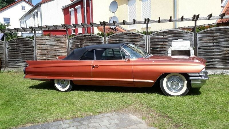 Second-hand Cadillac Deville 325 CP (239 kW) 1962 Portocaliu Berlinǎ