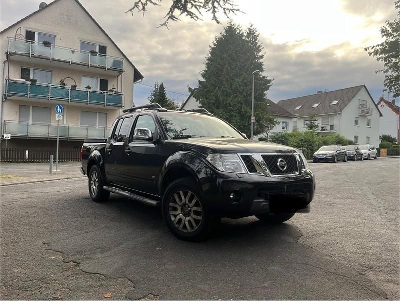 Schwarz Gebraucht 2011 Nissan Navara Abholung | 13.900 € - Bild 1/4