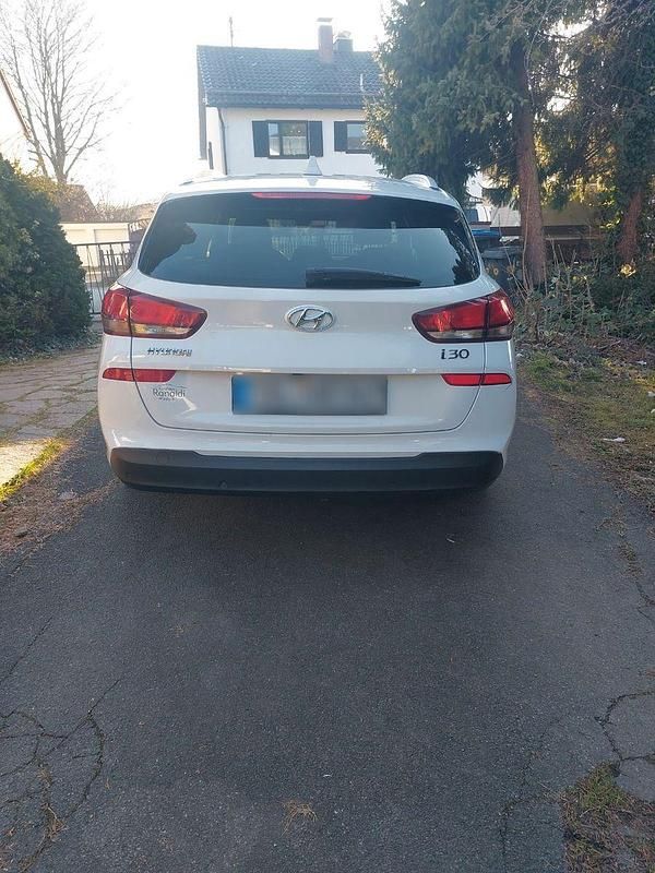 Gebraucht Hyundai i30 140 PS (102 kW) 2018 Weiß Kombi