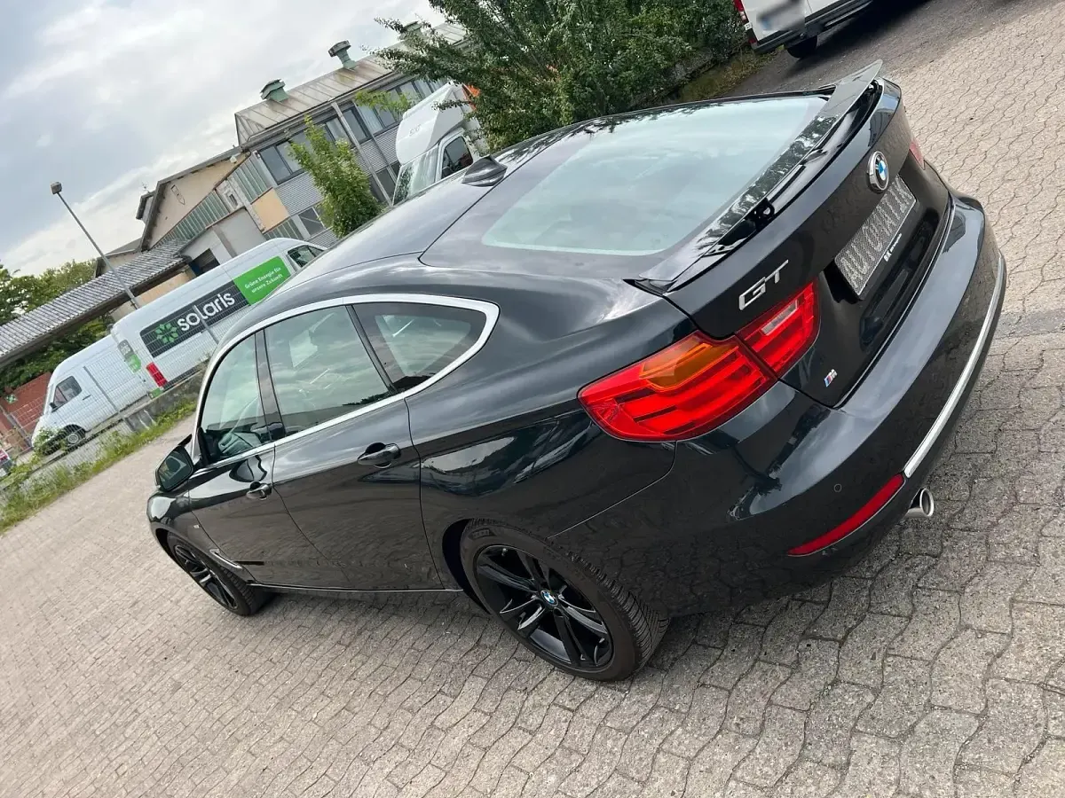 Gebraucht BMW 318 143 PS (105 kW) 2015 Schwarz Limousine