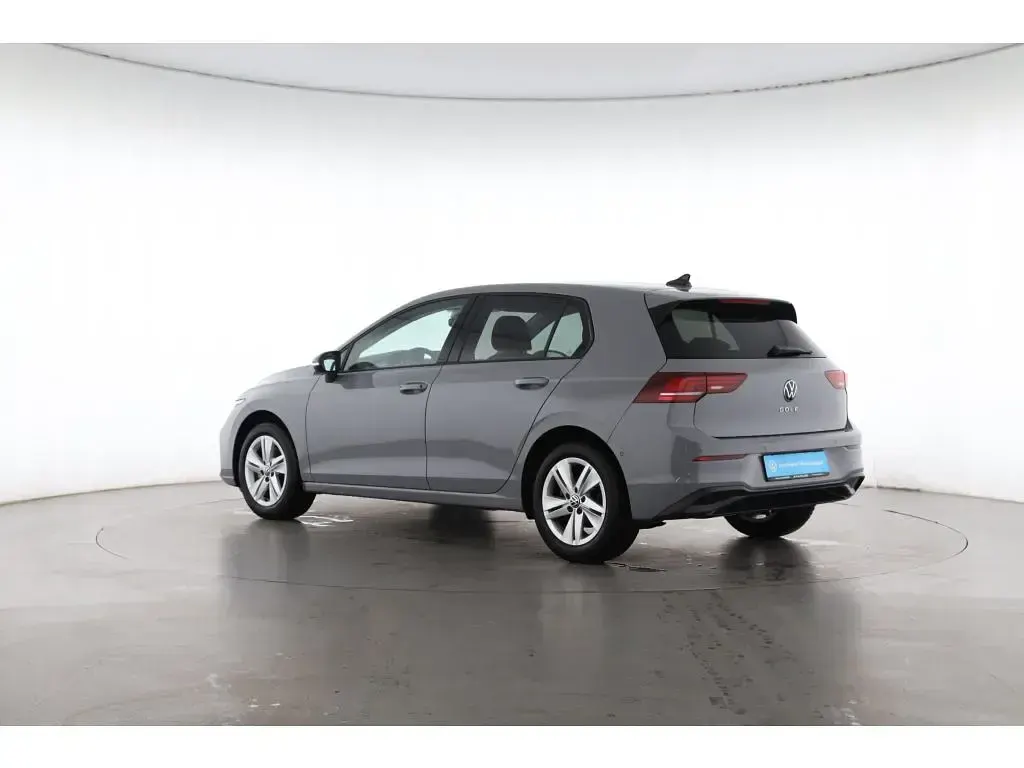 Gebraucht VW Golf VIII Life 150 PS (110 kW) 2025 Mondsteingrau Limousine