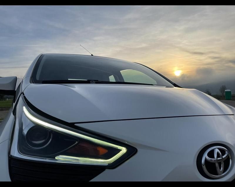 Gebraucht Toyota Aygo X-play 72 PS (52 kW) 2018 Weiß Kleinwagen