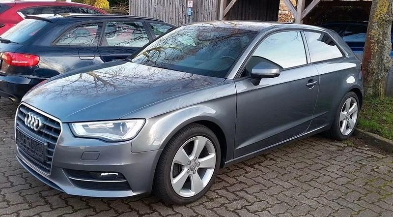 Grau Gebraucht 2013 Audi A3 Ambition Limousine | 9.900 € (Etwas zu teuer) - Bild 1/4