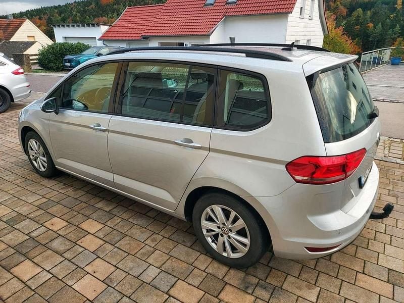 Gebraucht VW Touran Highline 150 PS (110 kW) 2020 Silber Van / Kleinbus