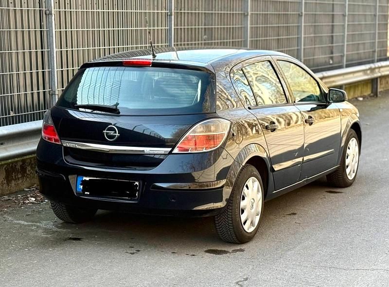 Gebraucht Opel Astra 105 PS (77 kW) 2005 Schwarz Limousine