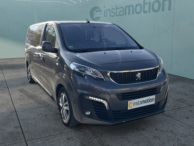 Grau Gebraucht 2021 Peugeot Traveller Business-Line Van / Kleinbus | 40.790 € (Etwas zu teuer) - Bild 1/4