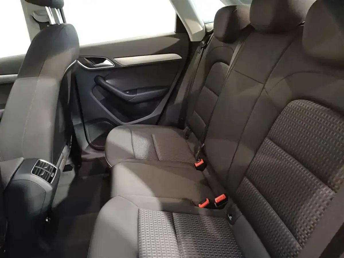 Second-hand Audi Q3 Design 125 CP (91 kW) 2017 Verde SUV