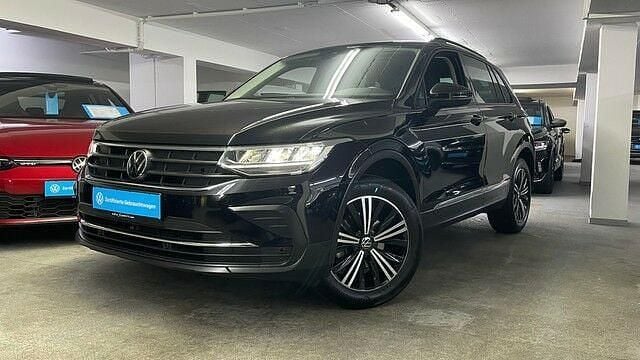 Deep black perleffekt Gebraucht 2023 VW Tiguan Life SUV | 26.480 € (Superpreis) - Bild 1/2