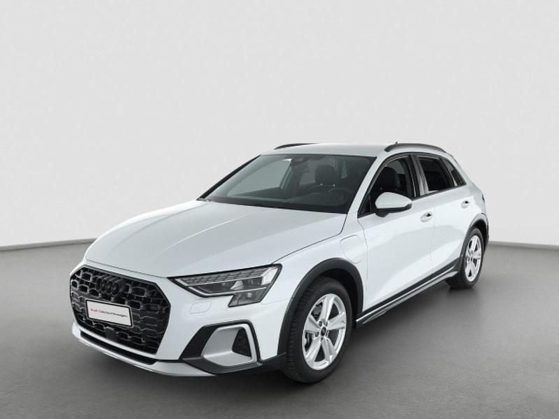 Gebraucht Audi A3 Ambiente 204 PS (150 kW) 2025 Gletscherweiß metallic Kombi