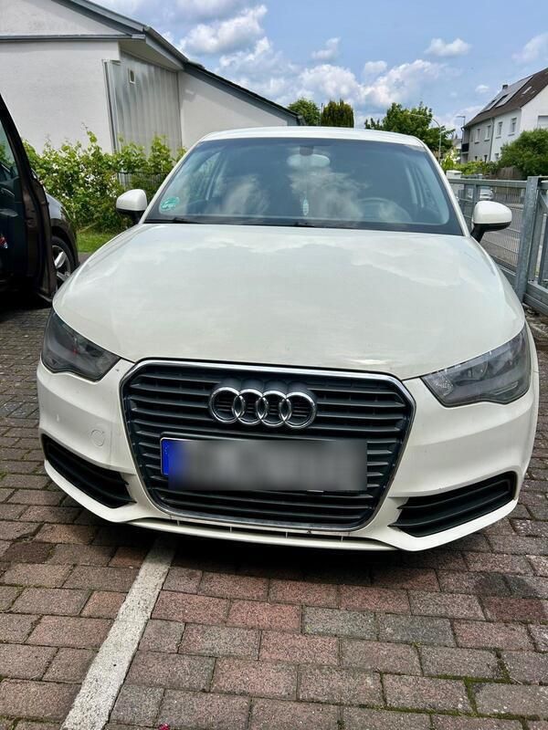 Weiß Gebraucht 2011 Audi A1 Kleinwagen | 5.999 € (Etwas zu teuer) - Bild 1/4