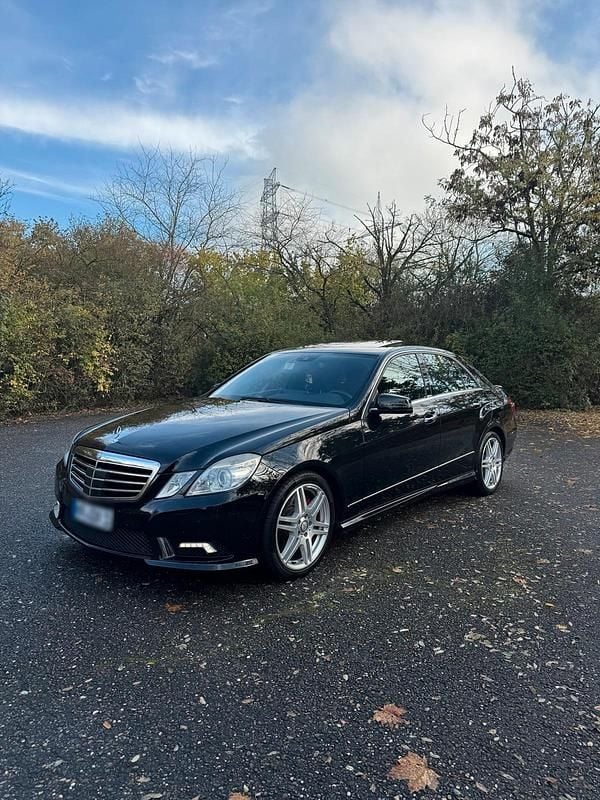Gebraucht Mercedes E500 387 PS (284 kW) 2009 Schwarz Limousine