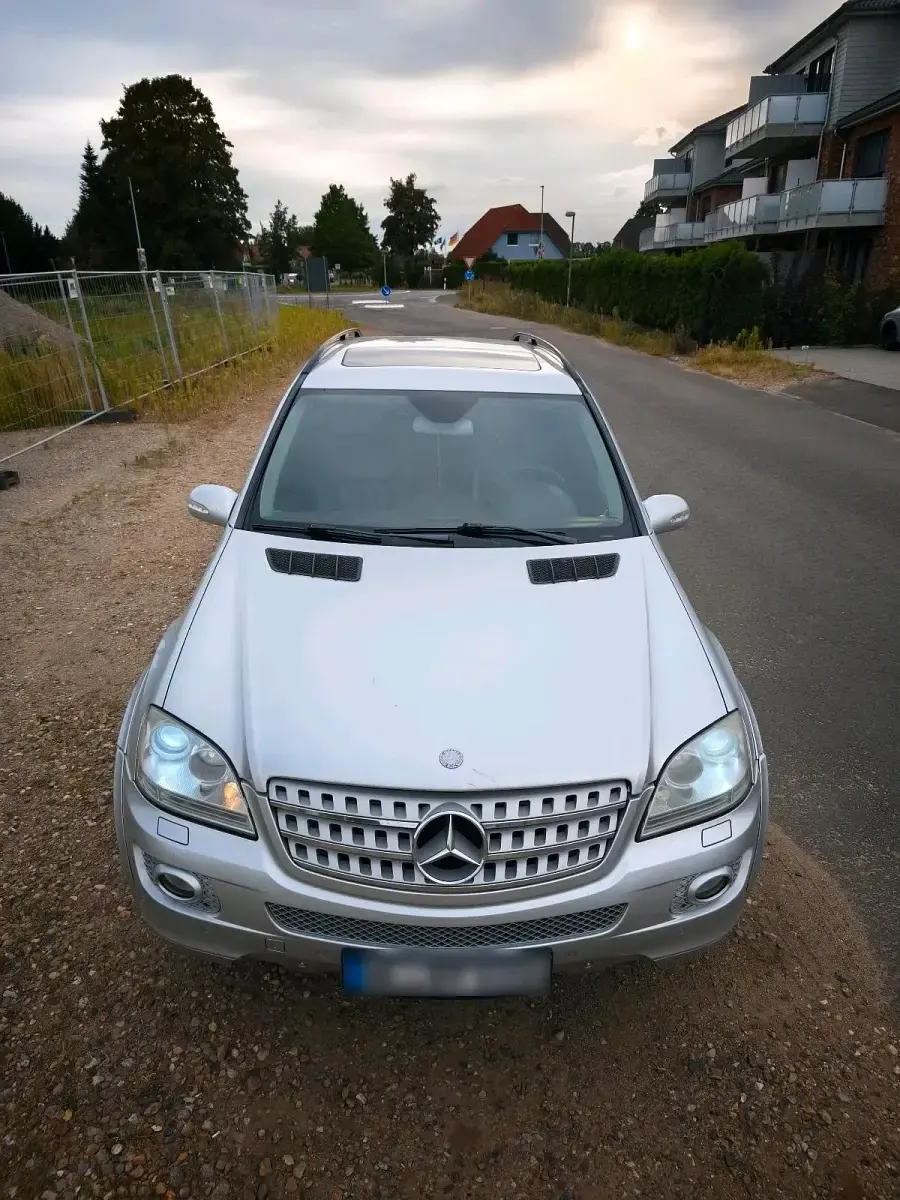 Gebraucht Mercedes ML320 224 PS (164 kW) 2006 Silber SUV