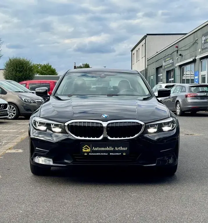 Gebraucht BMW 318 Performance 156 PS (114 kW) 2021 Schwarz Limousine