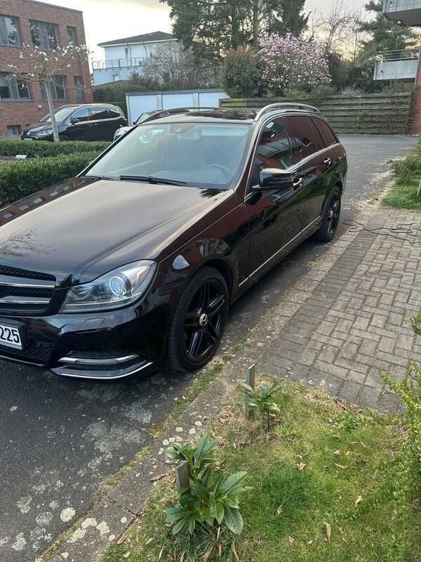 Schwarz Gebraucht 2013 Mercedes C220 Avantgarde Edition Kombi | 5.900 € (Guter Preis) - Bild 1/4