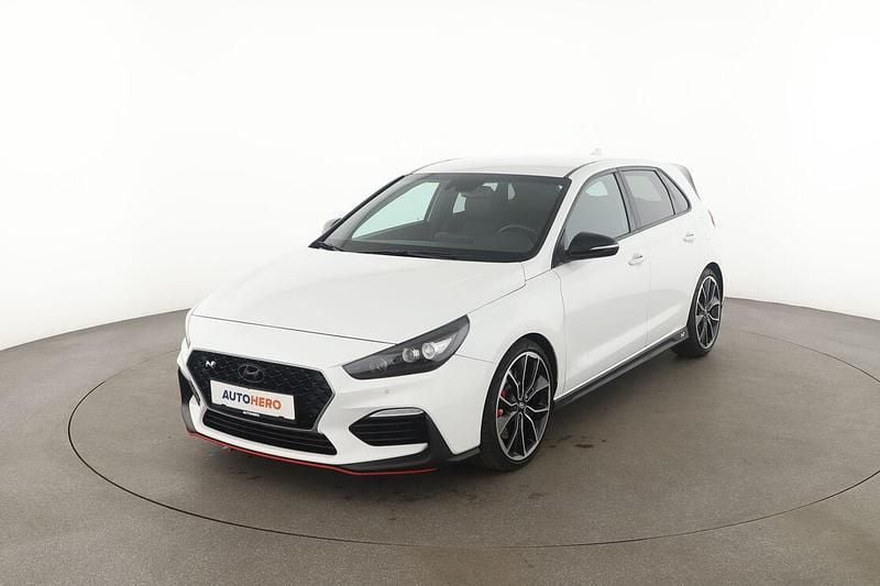Weiß Gebraucht 2017 Hyundai i30 N Performance Limousine | 20.570 € (Fairer Preis) - Bild 1/3