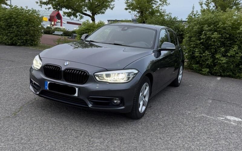 Grau Gebraucht 2017 BMW 120 Sport Line Kleinwagen | 12.900 € (Guter Preis) - Bild 1/4