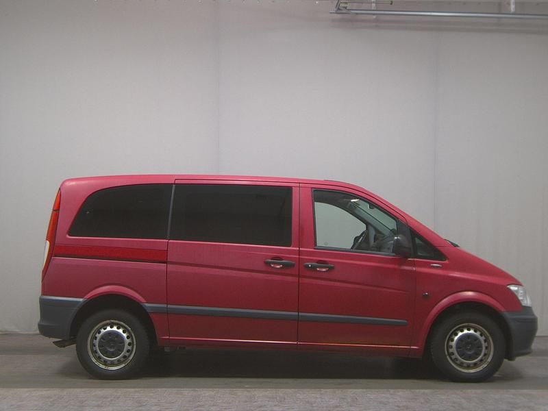 Gebraucht Mercedes Vito 136 PS (100 kW) 2012 Hibiskusrot Van