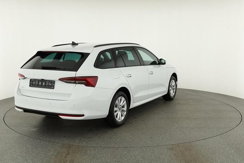 Neu Skoda Octavia Selection 150 PS (110 kW) 2025 Moon white perleffekt Kombi