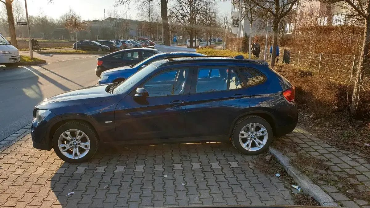 Second-hand BMW X1 143 CP (105 kW) 2011 Albastru SUV