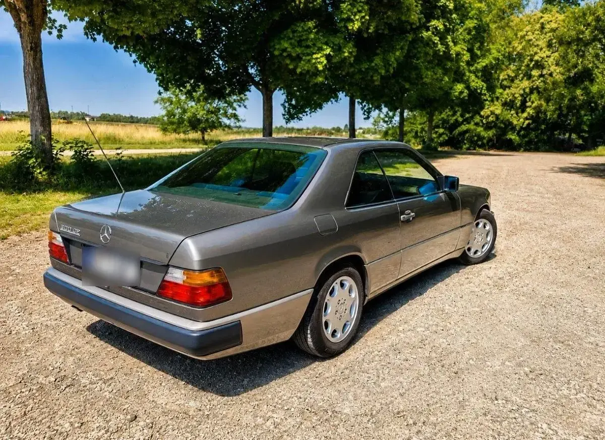 Gebraucht Mercedes 300 179 PS (131 kW) 1988 Braun Coupé