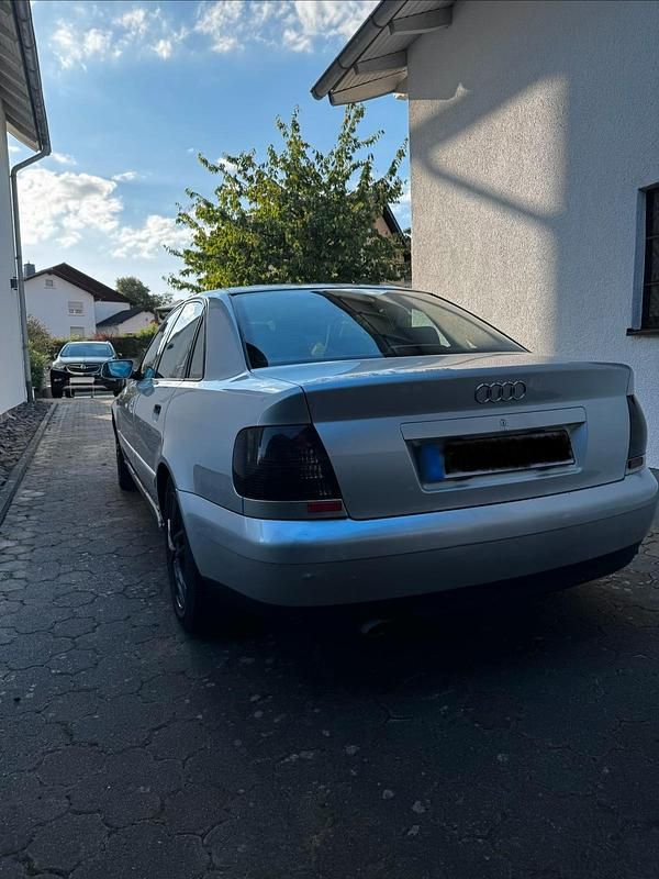 Gebraucht Audi A4 Basis 125 PS (91 kW) 2000 Schwarz Limousine