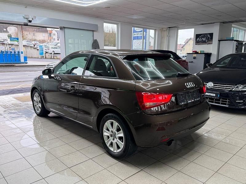 Gebraucht Audi A1 Attraction 86 PS (63 kW) 2013 Braun Kleinwagen