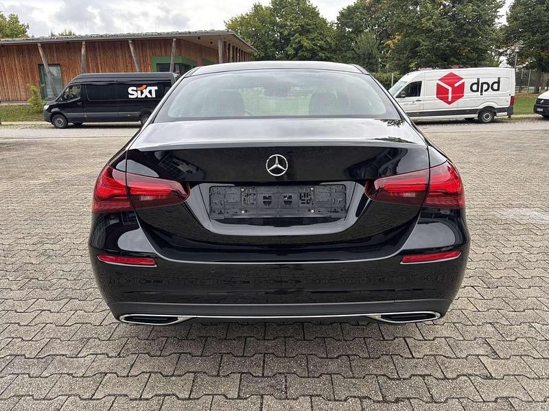 Gebraucht Mercedes A180 Advanced Plus 136 PS (100 kW) 2024 Kosmosschwarz Limousine