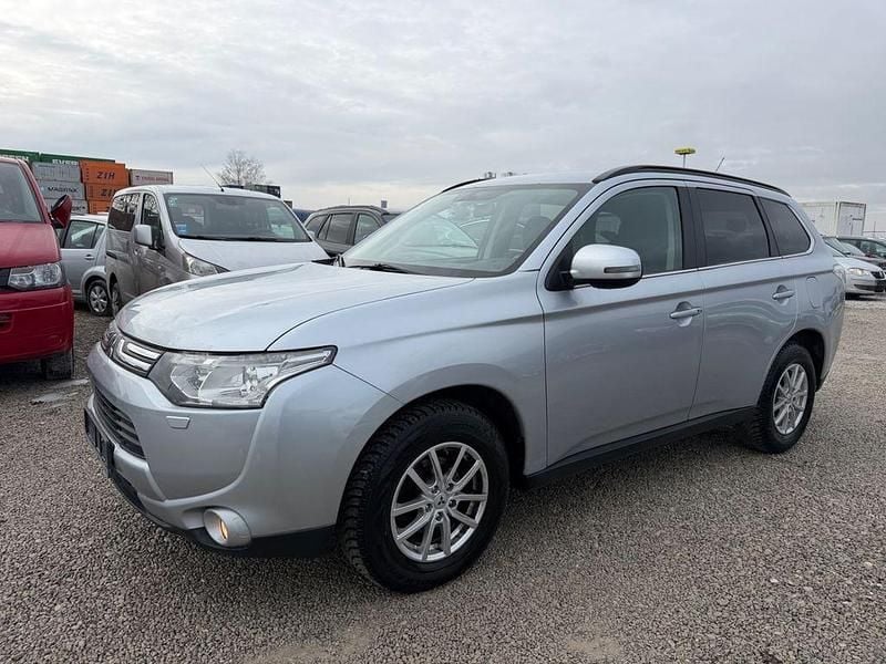 Gebraucht Mitsubishi Outlander Intense 150 PS (110 kW) 2013 Silber SUV