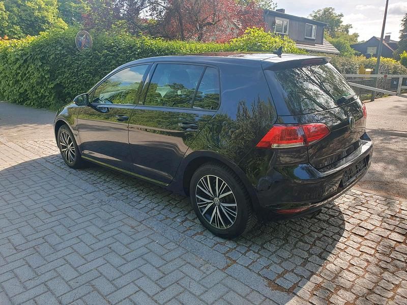 Schwarz Gebraucht 2017 VW Golf VII Kleinwagen | 13.999 € (Superpreis) - Bild 1/4