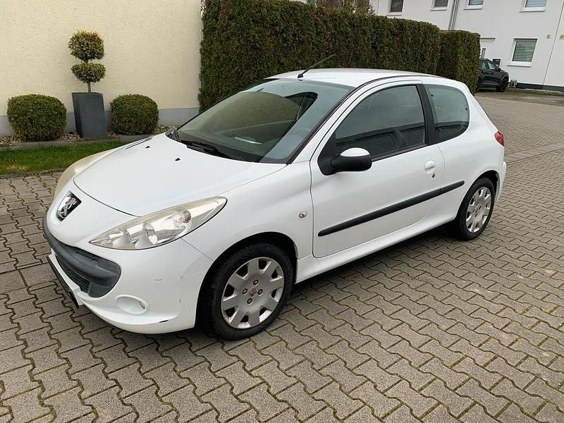 Gebraucht Peugeot 206 73 PS (53 kW) 2009 Weiß Limousine