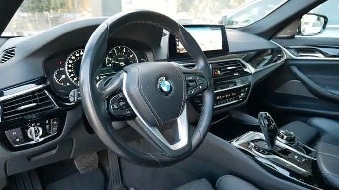 Gebraucht BMW 520 Sport Line 190 PS (139 kW) 2019 Silber Kombi