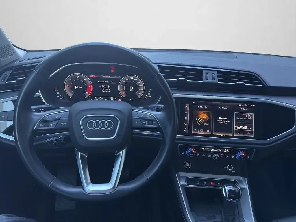Gebraucht Audi Q3 Ambiente 150 PS (110 kW) 2023 Mythosschwarz metallic (metallic) SUV